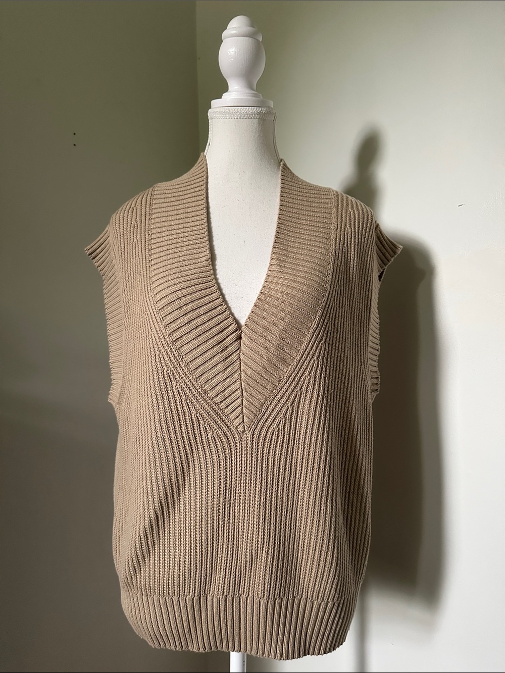 DYNAMITE Tan Knit Cotton Blend Oversized Academia Preppy Office Sweater Vest XS